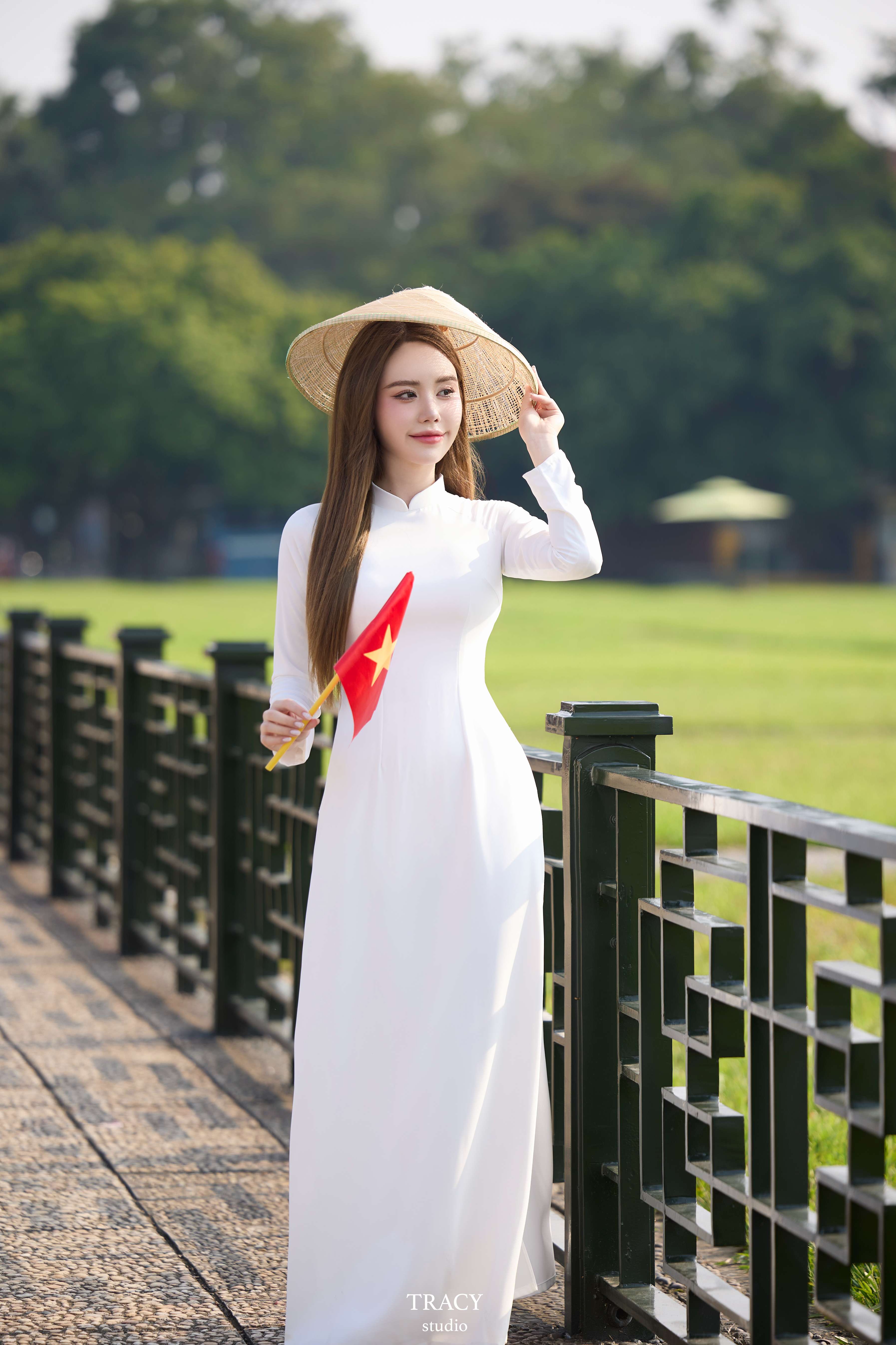 frontend/img/gallery/tinh-khoi-ao-dai-viet/tracy-studio-chup-ao-dai-lang-bac (7).jpg